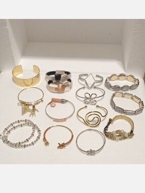 A2#.  25 NEW Bracelets